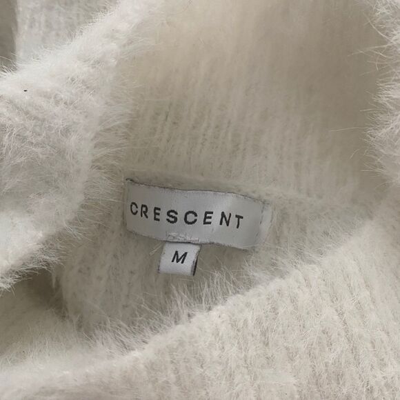 Crescent SZ M  white fuzzy sweater - Picture 4 of 4